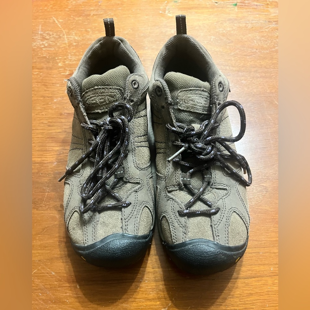 Keen women’s walking shoe